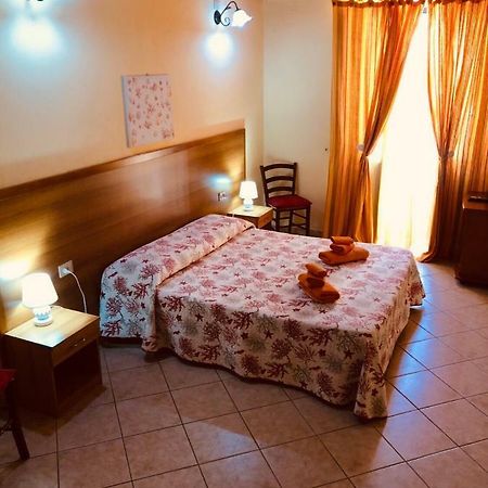 Bed and Breakfast La Marina Кальяри Экстерьер фото