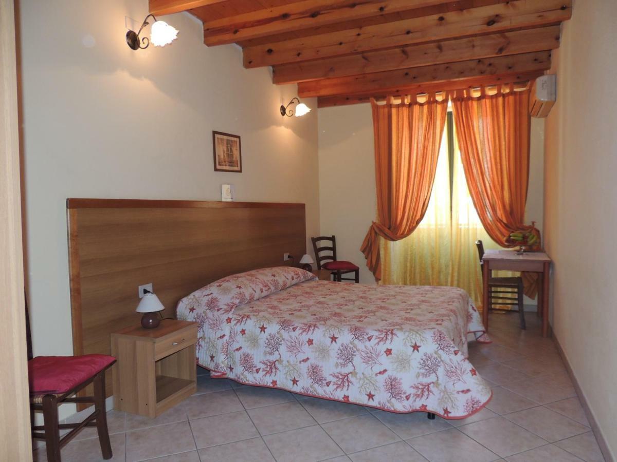 Bed and Breakfast La Marina Кальяри Экстерьер фото