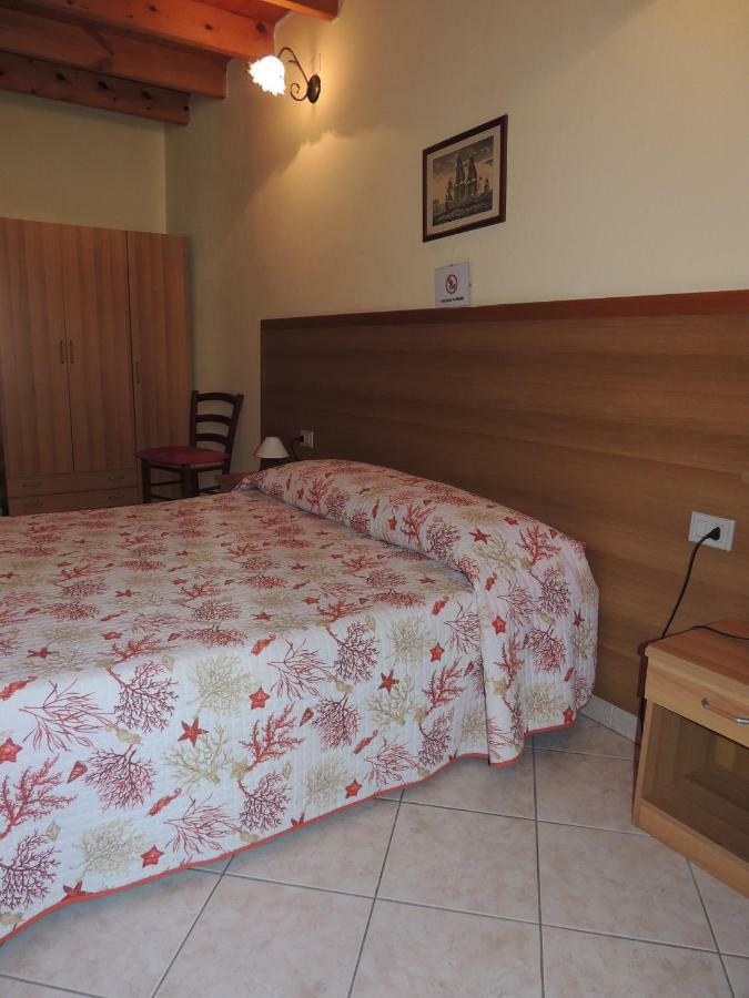 Bed and Breakfast La Marina Кальяри Экстерьер фото