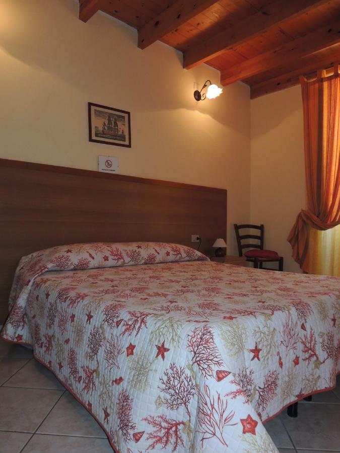 Bed and Breakfast La Marina Кальяри Экстерьер фото
