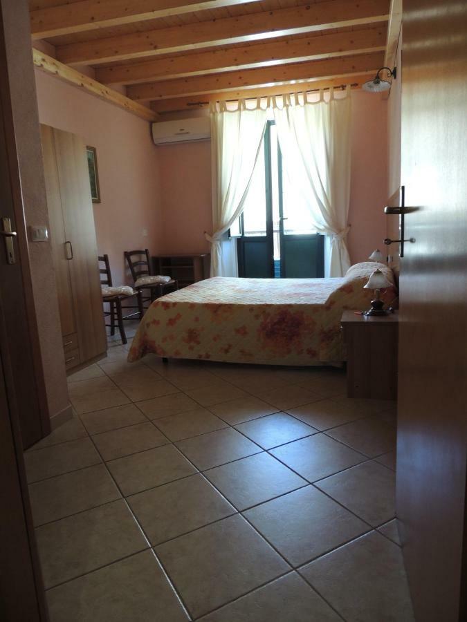 Bed and Breakfast La Marina Кальяри Экстерьер фото