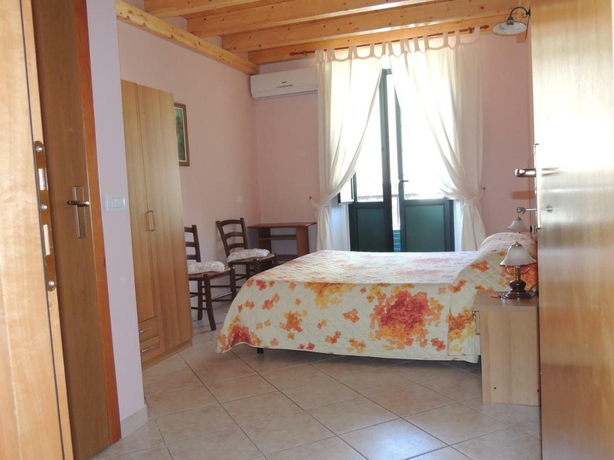 Bed and Breakfast La Marina Кальяри Экстерьер фото
