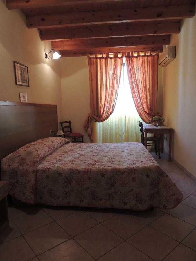 Bed and Breakfast La Marina Кальяри Экстерьер фото