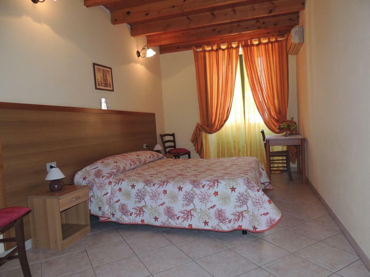 Bed and Breakfast La Marina Кальяри Экстерьер фото